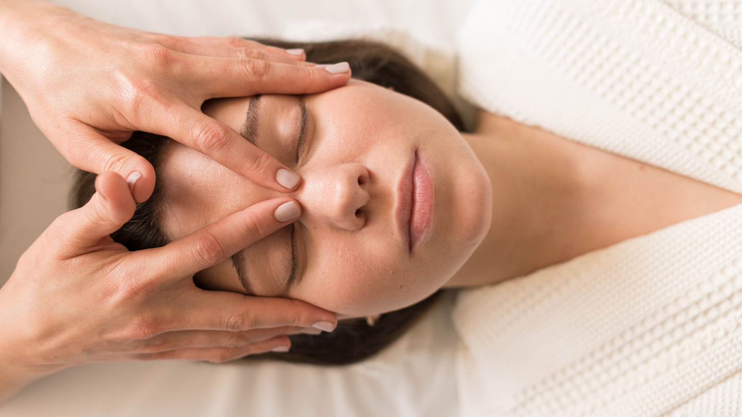 Relaxing facial Massage (60 Mins)