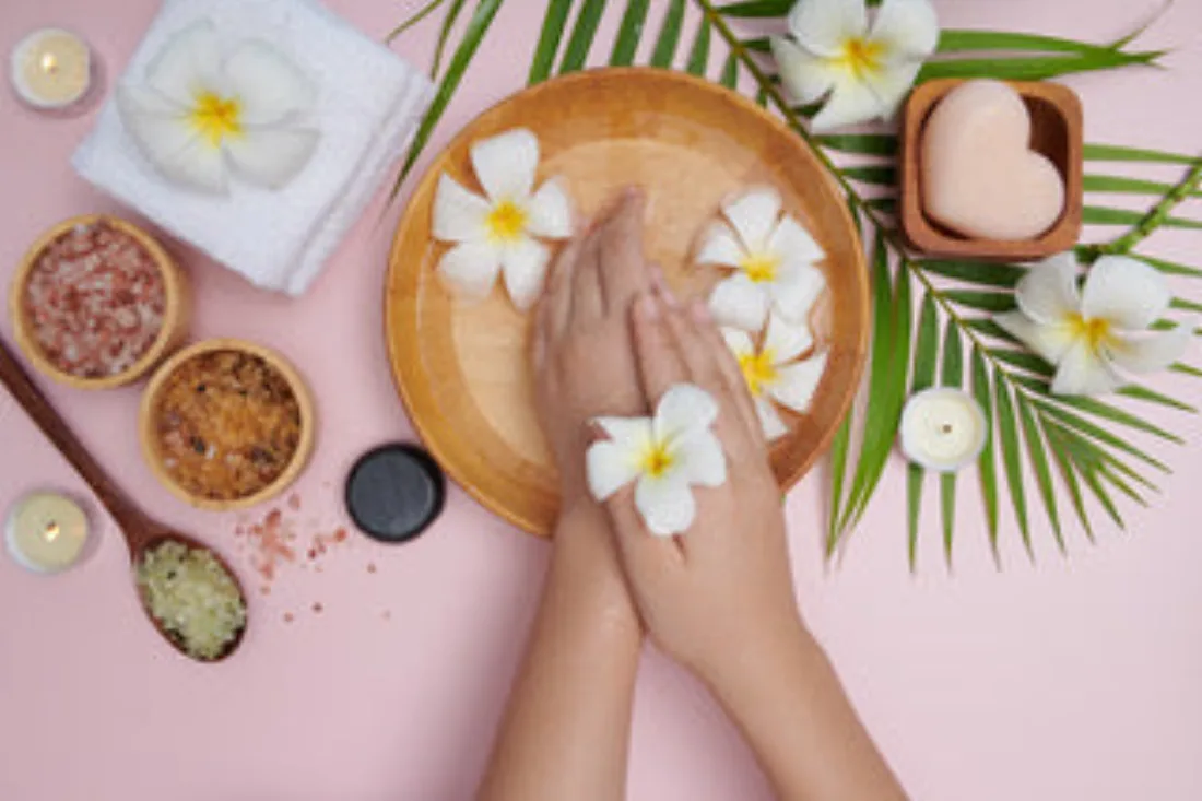 Emerald Deluxe Hand Massage